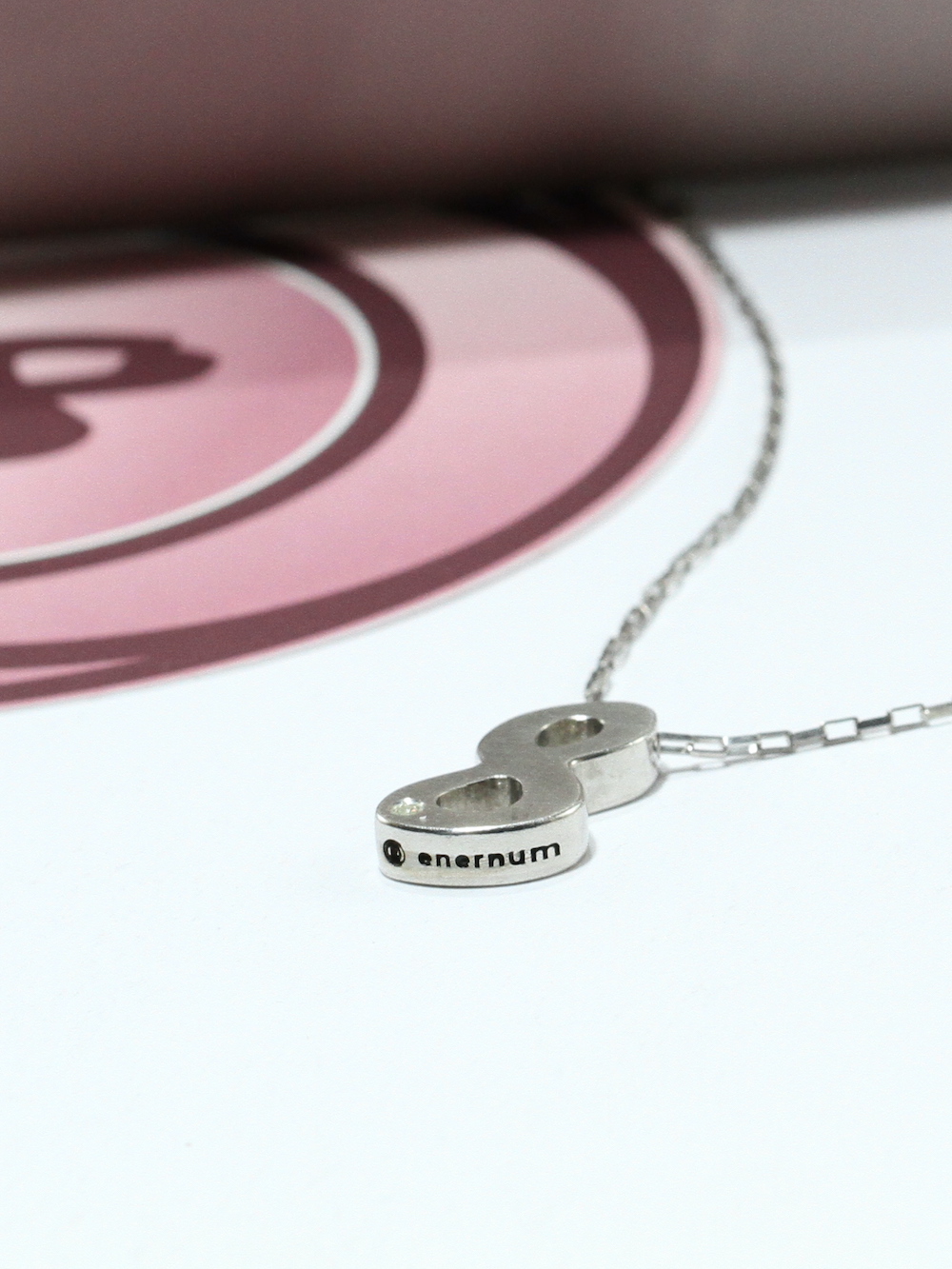 8 Diamond & Cadena (M)